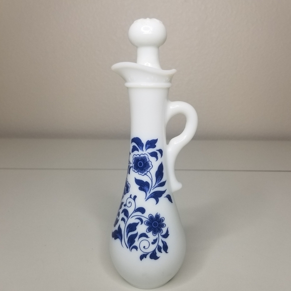 Vintage Avon Moodwind Foaming Bath Oil Milk Glass Decanter Blue‎ Flowers [Empty] - Picture 3 of 12